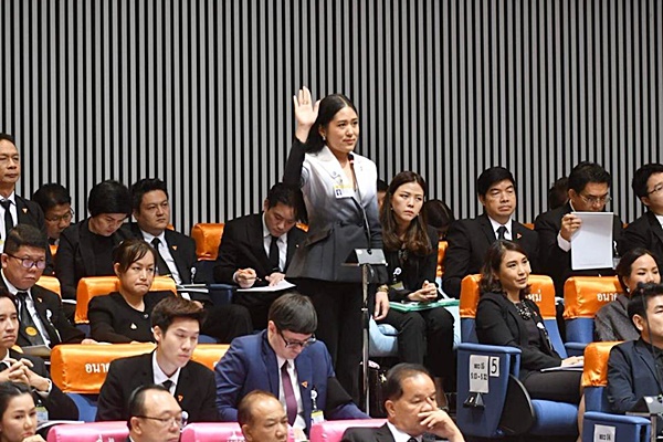 ช่อ พรรณิการ์ วานิช