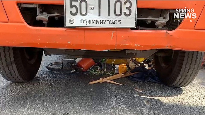 รถทับคนพิการดับคาถนน 