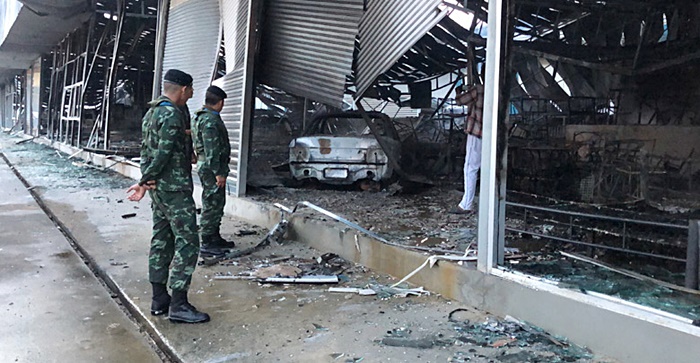 เก๋งชนร้านเฟอร์นิเจอร์