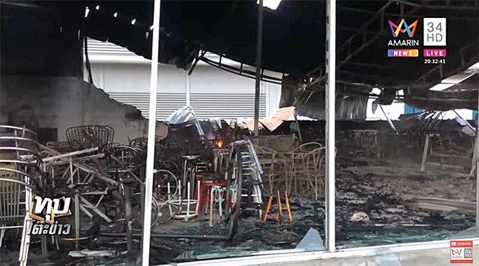 เก๋งชนร้านเฟอร์นิเจอร์