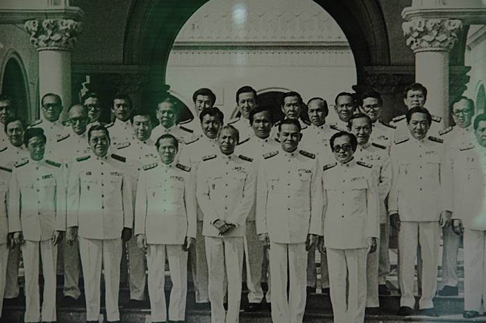 ประวัติ พล.อ. เปรม ติณสูลานนท์