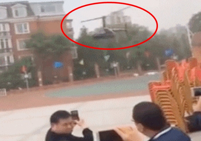 ขับ ฮ. ไปส่งลูกที่ รร.