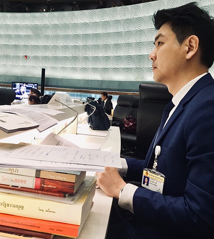  ปิยบุตร วอน วิษณุ