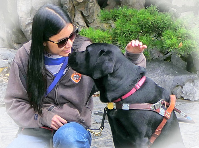 น้องทราย สาวตาบอด กับ ลูเต้อร์ สุนัขนำทาง 