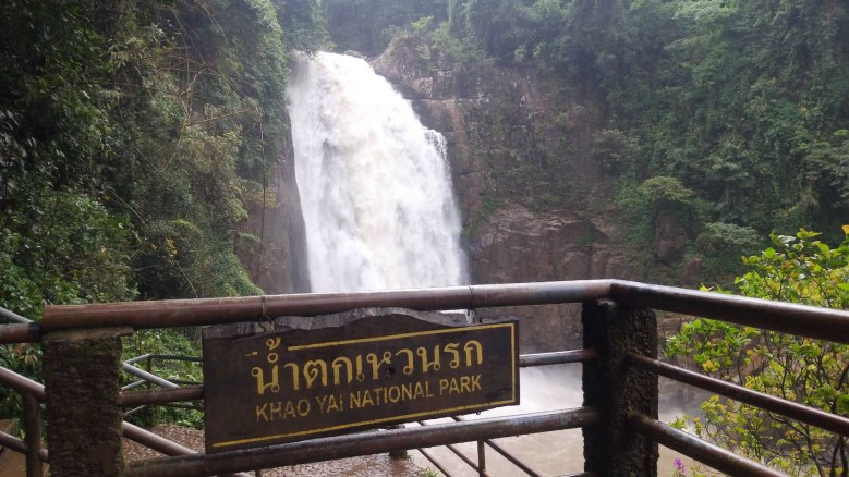 น้ำตกเหวนรก