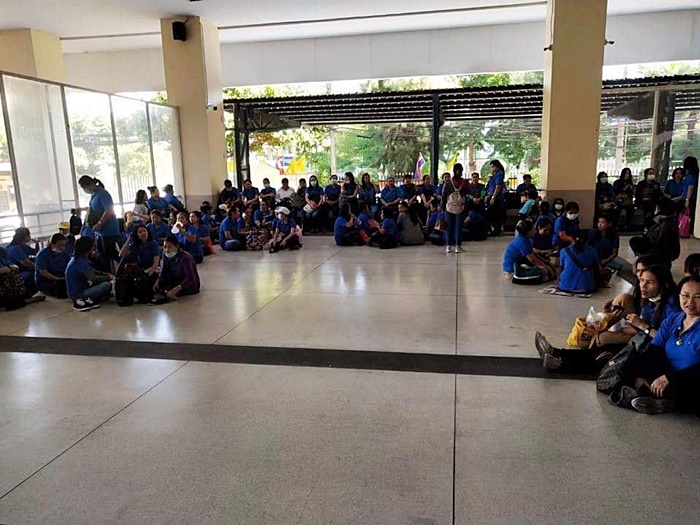 ปลดพนักงาน