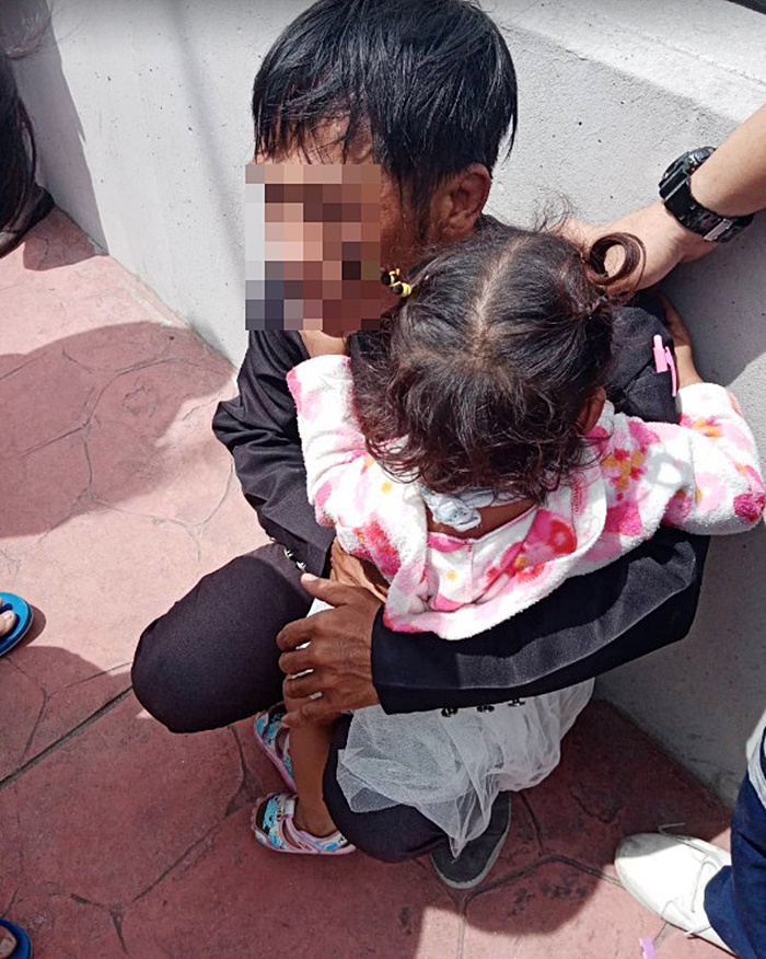 ระทึก ! หนุ่มเครียด พาเด็ก 2 คน เตรียมโดดสะพาน