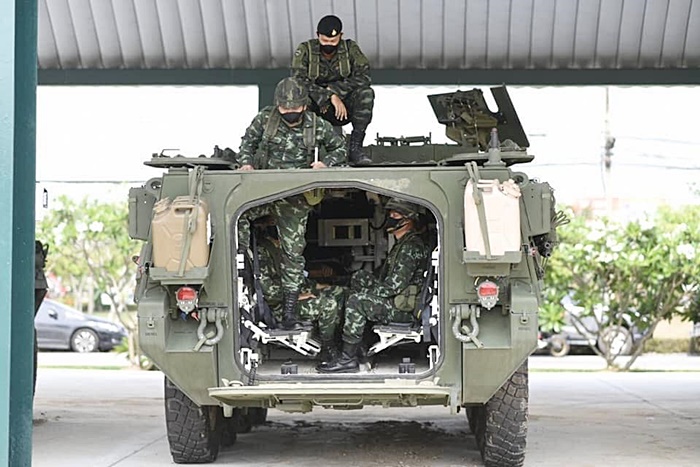 เคลื่อนยานเกราะ