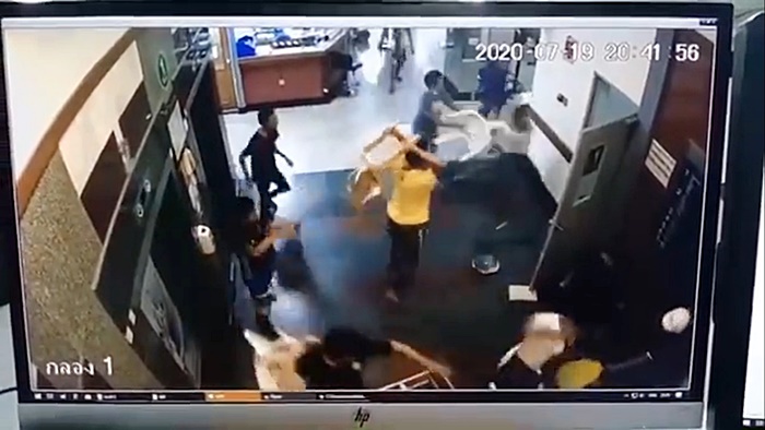 วันรุ่นตีกัน