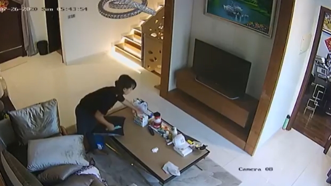 สาวใช้เนียนเอาแมสก์ซุกเป้า