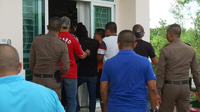 ฆาตกรฆ่าสาวสวยคาบ้านหรู 