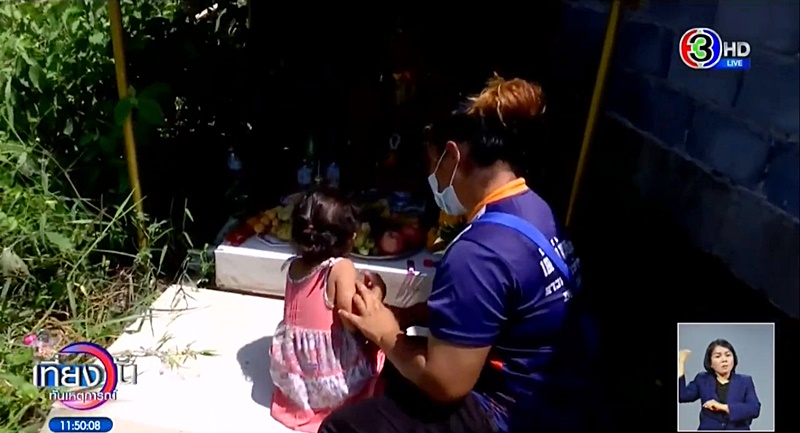  ขนลุก... เด็ก 2 ขวบ เดินขอบตึก 4 ชั้น 