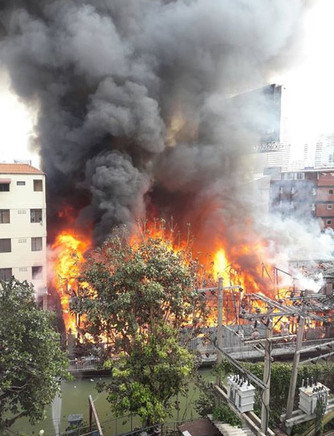 ไฟไหม้บ้าน