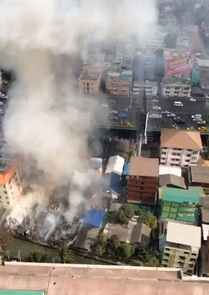 ไฟไหม้บ้าน