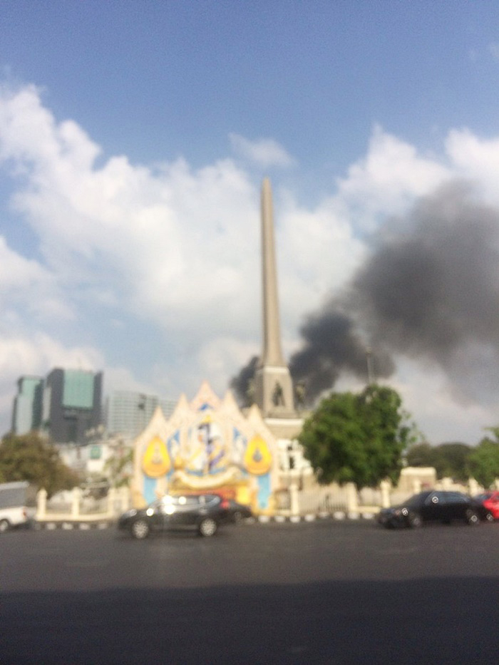 ไฟไหม้บ้าน