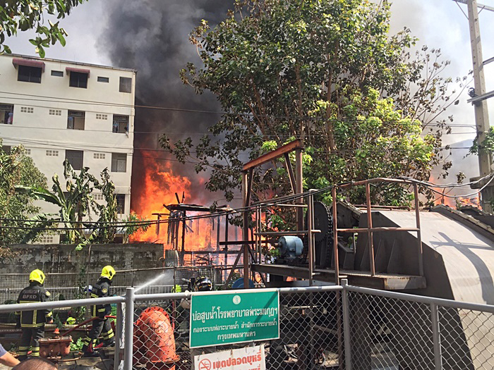 ไฟไหม้บ้าน