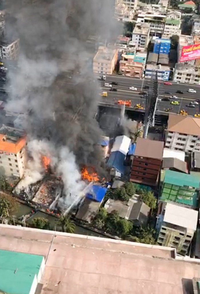 ไฟไหม้บ้าน