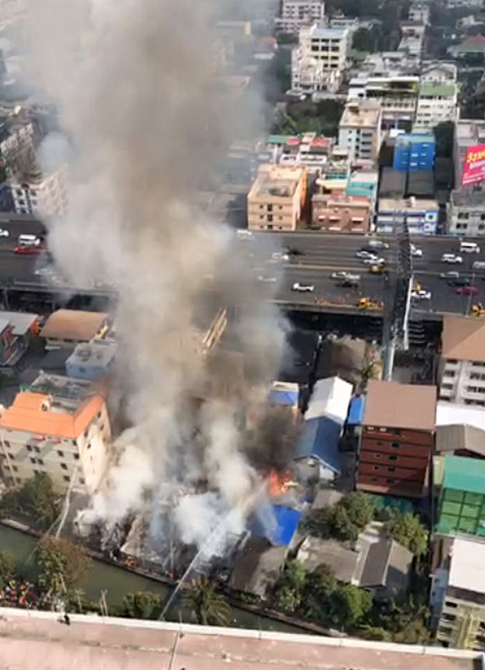 ไฟไหม้บ้าน