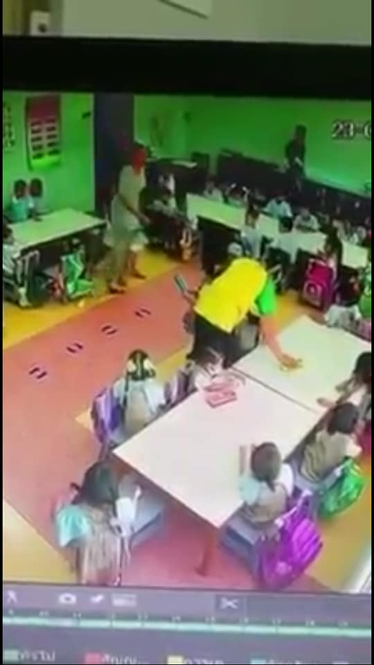 ครูตีนักเรียน