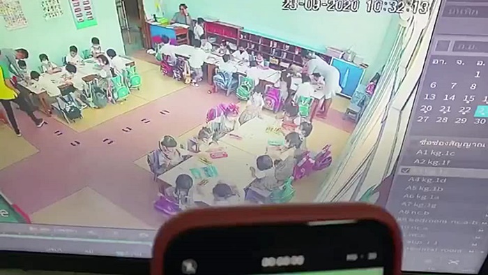 ครูตีนักเรียน