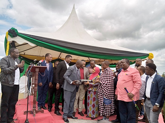 นักขุดแร่ พลิกเป็นเศรษฐีชั่วข้ามคืน