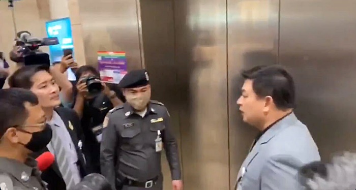 เต้ มงคลกิตติ์ ปะทะ สิระ เจนจาคะ 