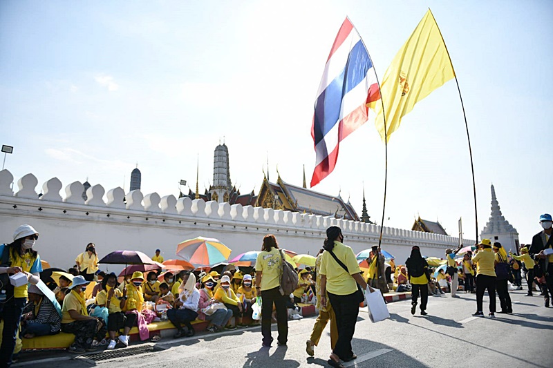 ประชาชนสวมเสื้อสีเหลือง