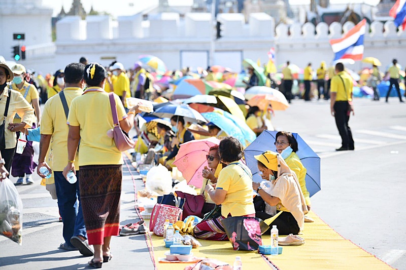 ประชาชนสวมเสื้อสีเหลือง