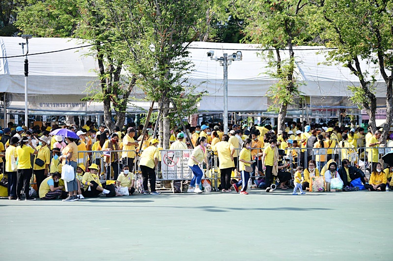 ประชาชนสวมเสื้อสีเหลือง