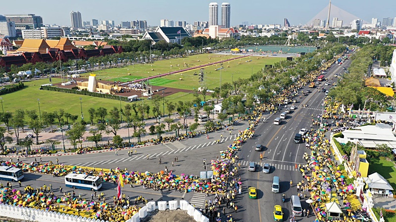 ประชาชนสวมเสื้อสีเหลือง