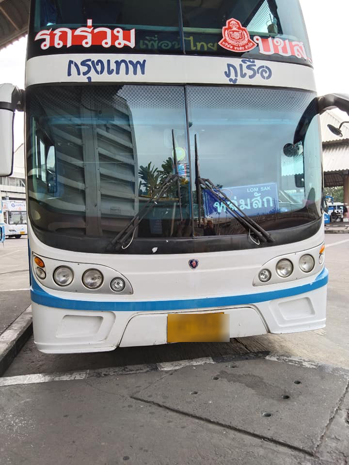 พนักงานรถทัวร์