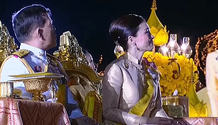 พระราชินี ทรงกันแสง
