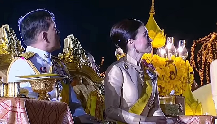 พระราชินี ทรงกันแสง