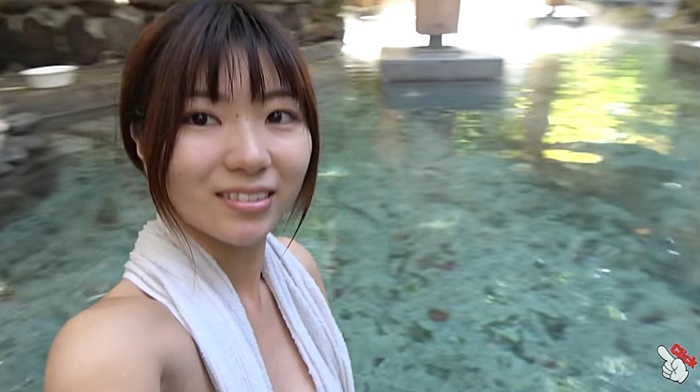 ยูทูบเบอร์สาวญี่ปุ่น