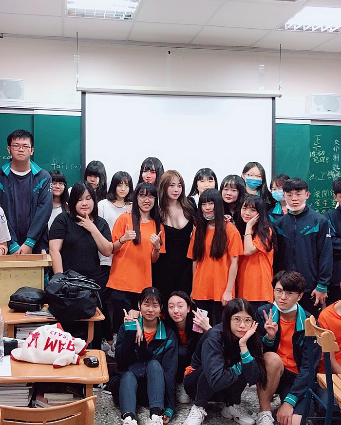  คลิปสาวสวยหน้าชั้นเรียน 