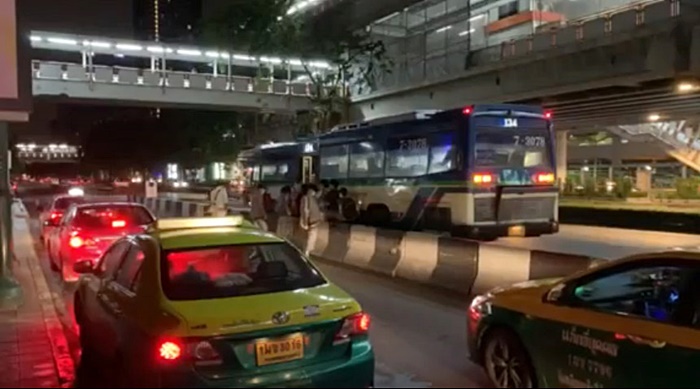 แท็กซี่จอดแช่บัสเลน