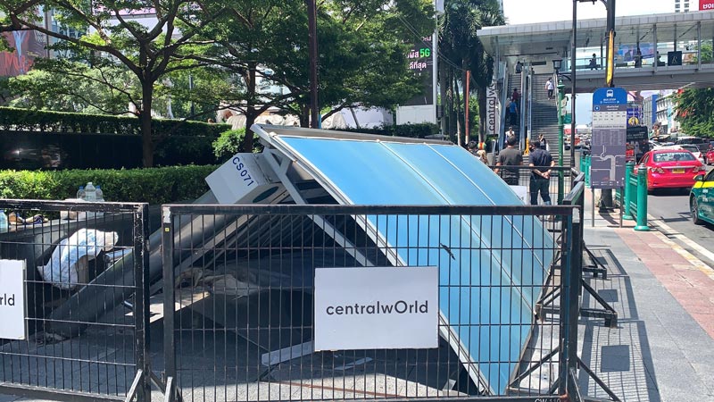 ป้ายรถเมล์พัง