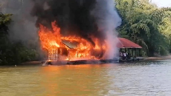 ไฟไหม้แพไทรโยค 