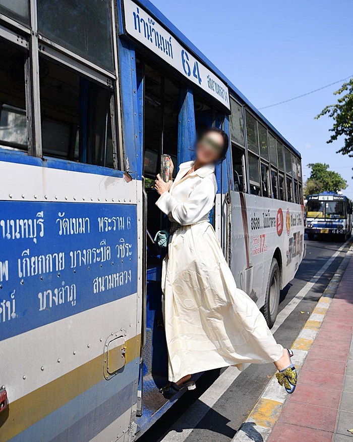 ไฮโซสาว ฝันอยากเป็นกระเป๋ารถเมล์  