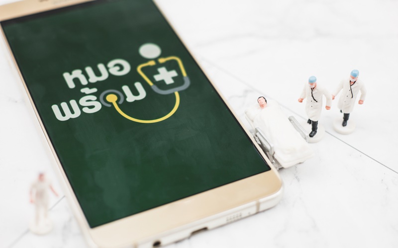 หมอพร้อม