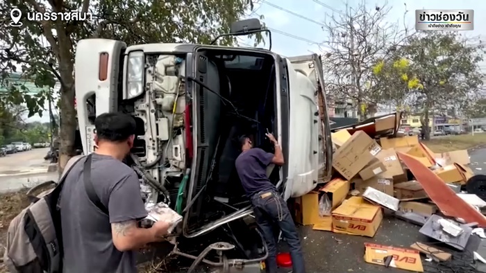 6 ล้อชนกระบะขนไก่ 