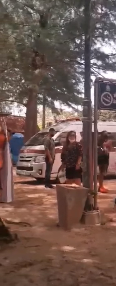   รถตู้ตำรวจขนญาติ 