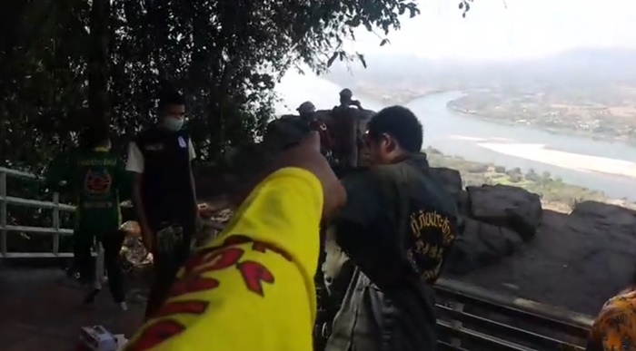 พลัดตกหน้าผา  