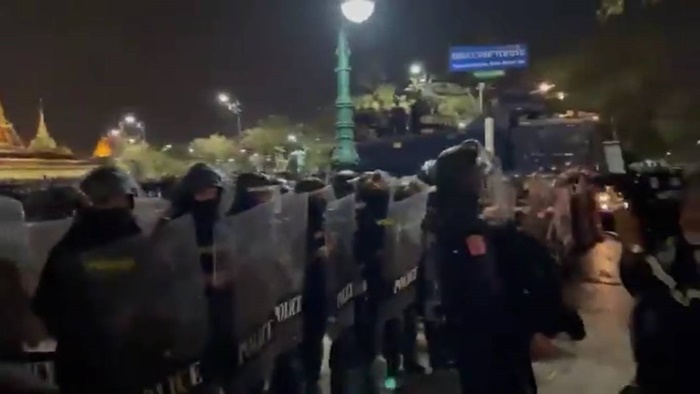 #ม็อบ13กุมภา  