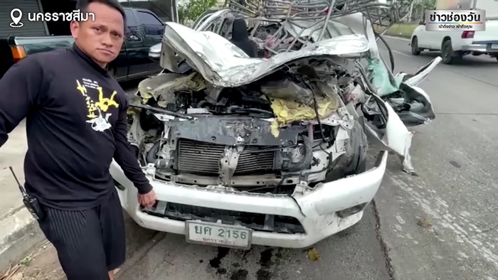 6 ล้อชนกระบะขนไก่ 