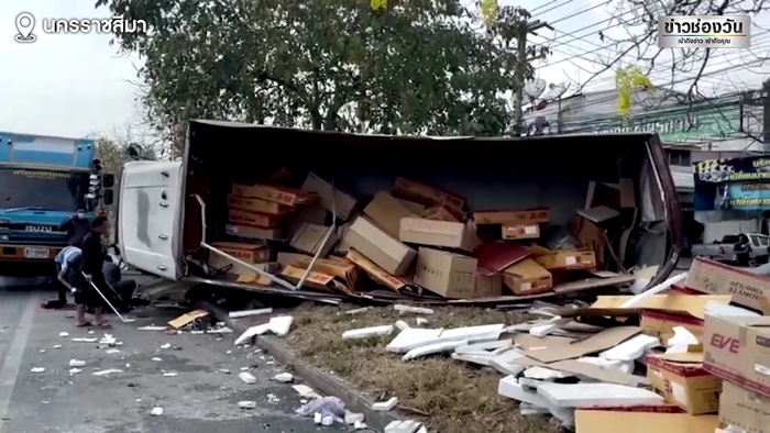 6 ล้อชนกระบะขนไก่ 