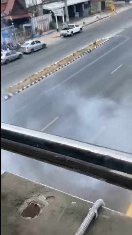 ปาระเบิดหน้าโรงเรียน