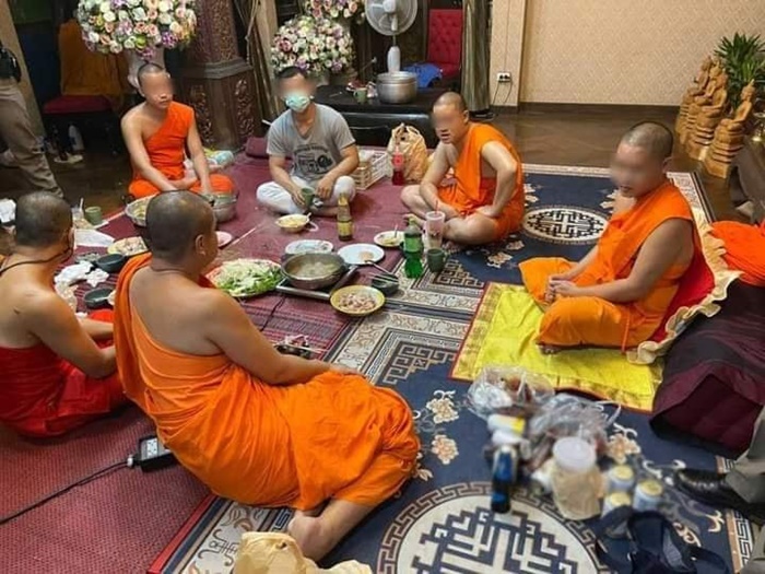 พระก๊งเหล้าแกล้มหมูกระทะ สึกแล้ว !