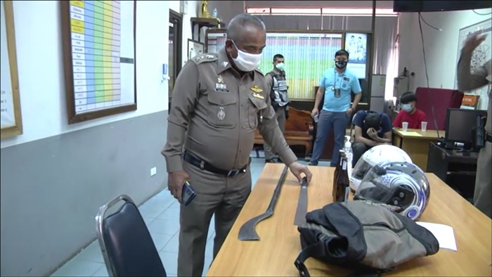 ปาระเบิดหน้าโรงเรียน