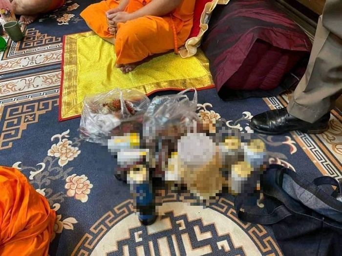 พระก๊งเหล้าแกล้มหมูกระทะ สึกแล้ว !